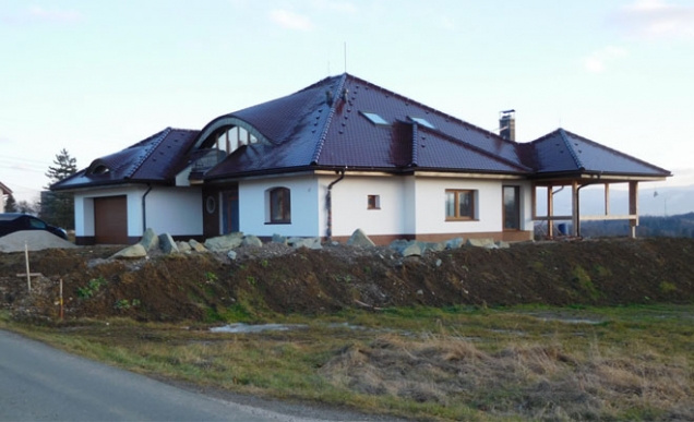 Rodinné domy a obytné stavby: 1. místo – rodinný dům v Horních Bludovicích (Zdroj: TONDACH)