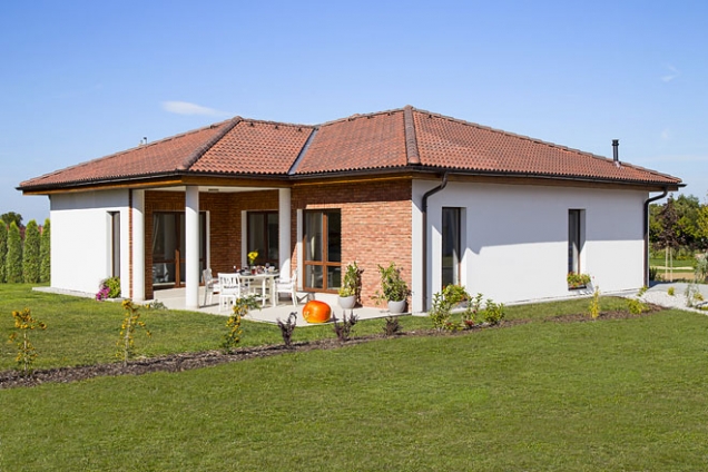 Vzorový dům Bungalov. Praha-Nehvizdy. Dispozice: 5 + 1, podlahová plocha: 128 m2 (CANABA)