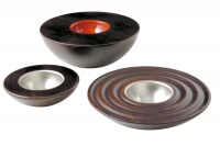 Misky Reve d´edo (Ligne roset), přírodní nebo tmavě hnědá sycamora (druh sekvoje), lakovaný střed, cena podle velikosti a provedení od 4 670 Kč, LIGNE ROSET
