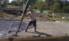 Realizace betonové základové desky, čerpání betonu