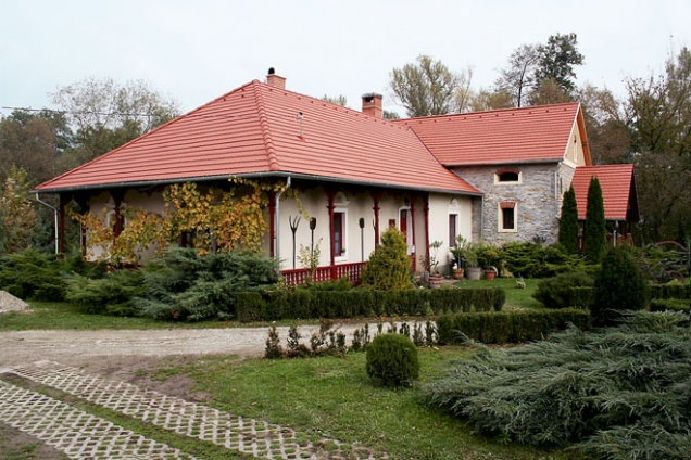 Betonová taška BRAMAC Reviva kombinuje historický vzhled a moderní funkčnost.