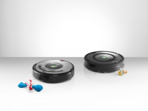 iRobot Roomba série 500 (zleva) a iRobot Roomba série 700.
