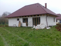 Při výběru dodavatele na okna neměla Petra štěstí. Montáž proběhla dlouho po slíbeném termínu a za poškozené okno nedostala ani okno nové, ani finanční náhradu