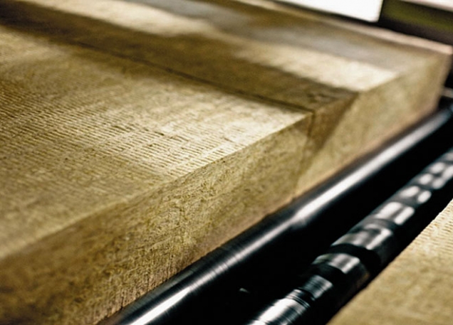 Základem je síla přírodního kamene, ze kterého ROCKWOOL vyrábí inovativní produkty pro moderní a úsporné bydlení nebo konkurenceschopné a udržitelné podnikání. Izolace z kamenné vlny šetří spotřebu energií v rodinných domech, bytech i v průmyslových halách, chrání budovy před šířením požáru a obyvatele či zaměstnance před nepříjemným hlukem. Správně provedené izolace fasády, střechy, příčky, podlahy nebo technického zařízení výrazně prodlužují životnost stavby a významně přispívají ke snížení její energetické náročnosti.