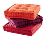 Sedací matrace Sahara ze 100% bavlny, výplň rovněž z bavlny, 50 x 50 x 10 cm, cena 2 760 Kč, LIGNE ROSET
