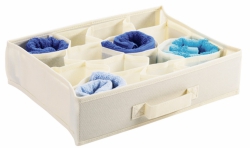 Úložný box Elenor, polypropylen, 35 x 27 x 9 cm, cena 52 Kč, www.jysk.cz