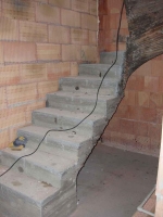 Beton na schodiště míchal Viktor ručně a přidával do něj pro jistotu nemrznoucí směs