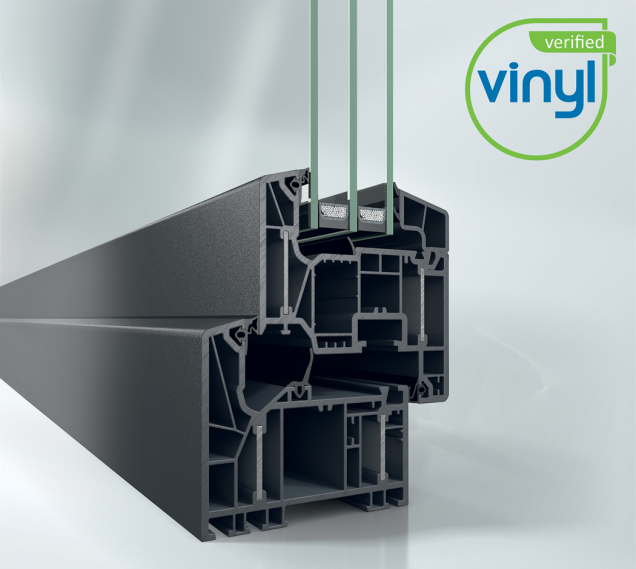 Okenní systém Schüco LivIng Alu Inside bez použití oceli s patentovanou technologií hliníkových pásků pro nejlepší tepelněizolační účinnost (Uf = 0,87 W/m²K). (Zdroj: Schüco CZ)
