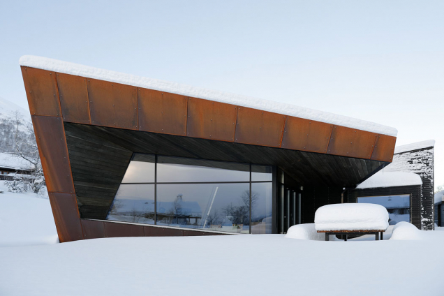 Black Lodge v norských Sunnmøre Alpách (Zdroj: Invit Arkitekter, Alesund; Foto: Johan Holmquist)