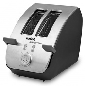 Šikmý štít topinkovače Tefal-Avanti usnadňuje vizuální kontrolu opékání i vyjímání toastů. Přístroj má příkon 1 220 W