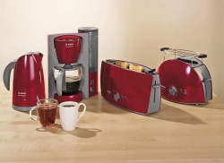 Designový snídaňový komplet Bosch s toastérem a topinkovačem z odolného plastu, stěnou cool-touch a rozmrazováním