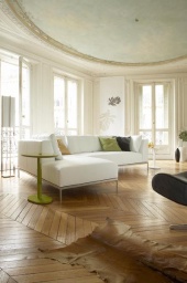 Pohovka Traversale (Ligne Roset), látka, kůže, alcantara (výběr ze vzorků), šířka 279 x hloubka 186/93 x výška 80 cm, výška sedu 44 cm, cena od 164 600 Kč, LIGNE ROSET