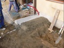 Betonové lože je připraveno i pro třetí schod 