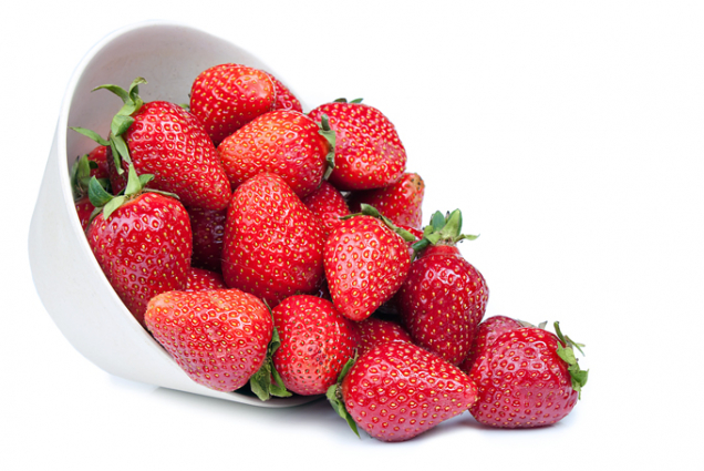 Chuti i vůni jahod plně dozrálých na vlastním záhonku se nevyrovná žádná, byť vzhledově dokonalá jahoda zakoupená v supermarketu. 