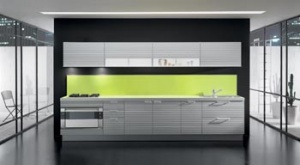 Silverbox od firmy ERNESTOMEDA. Možno vybírat z bohaté nabídky povrchových úprav dvířek a šíři modulové řady. Cena 45 000 Kč za běžný metr