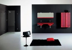 Za designový bonbonek můžeme považovat červené skleněné dvojumyvadlo Sinue (190 x 54 cm), cena 99 980 Kč, IL BAGNO