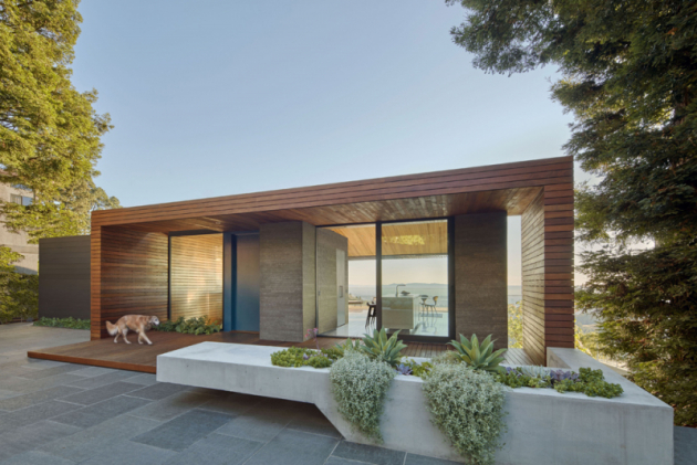 Skyline House získal řadu ocenění: Wood Design and Building Awards 2017, AIA East Bay Design Awards a AIA California Council Residential Design Award 2018.