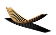 Caise longue Sling, masivní dub (240 x 62 cm, v. 56 cm), výrobce Boffi, cena 71 400 Kč (LINEA PURA)