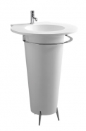Umyvadlo Lavabo 20th (TENDRA DORICA), které navrhl designér Furio Minutti, kombinuje litý mramor a kov. Cena 53 520 Kč, IL BAGNO