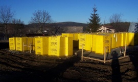 Na stavbě je již připraven veškerý potřebný materiál