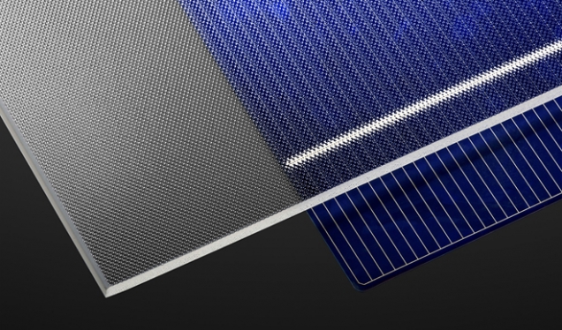 SoLite je extra čiré sklo s diamantovým vzorem, které je vhodné pro solární fotovoltaické moduly i pro tepelné kolektory. Velmi odolné sklo díky svému povrchu „nehází prasátka“ (AGC SOLAR)
