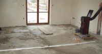 Betonová podlaha v přízemí byla hotová za jeden den