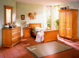 Nábytková řada Victoria, smrk, ceny: komoda 15 489 Kč, postel 10 651 Kč, www.starajizba.cz