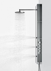 Panel Axor Starck Waterwall určený pro montáž na omítku má horní talířovou sprchu (průměr 24 cm), ruční sprchu se dvěma druhy proudů, 6 bočních sprch, termostat. Cena 101 269 Kč