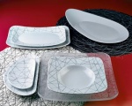 Free spirit stars collectin (Rosenthal), design Robin Platt, dekor sharon Yang, snídaňový, polévkový a jídelní talíř, talíř na těstoviny, porcelán a sklo, orientační cena za kolekci 11 041 Kč, POTTEN & PANNEN