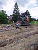 Na základy spotřebovali 12,5 m³ betonu