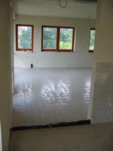 Podlahy byly dokončené o dva týdny později, než bylo v plánu