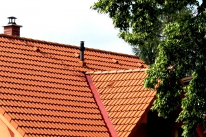Střecha s taškou odkouření