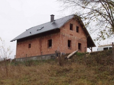 S prací řemeslníků nebyl Viktor vůbec spokojen, ale hrubá stavba je konečně hotová