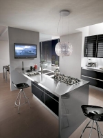 Kuchyň Scenery (Scavolini), odsavač par se skleněnými krystaly Star (Elica), zdroj osvětlení halogenové žárovky, cena 64 990 Kč, DECOLAND