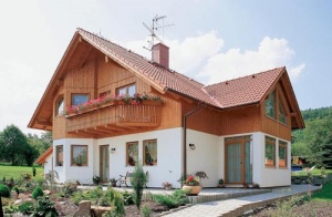 Domy z řady Topline představují luxusnější kategorii montovaných dřevostaveb (Haas Fertigbau)