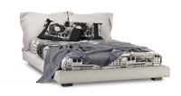 Postel Nebula Five (Moroso)  je dalším produktem, který vznikl ze spolupráce s módní značkou Diesel, cena od 103 397 Kč, KONSEPTI