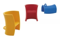 Dětská židle Trioli (Magis), design Eero Aarnio, plast, umožňuje tři různé výšky sezení a může sloužit k houpání, cena 4 338 Kč, 3DH INTERIER