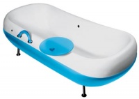 Vana Rafty (design Richard Janoušek), rozměry 190 x 95 x 56 cm) horní část v matném provedení akrylátu, dolní část transparentní v barvě violet nebo azure, white a mint, nohy jsou nerezové. Cena 59 859 Kč. Jako doplňky se nabízí madlo, stoleček, umyvadlo, TEIKO
