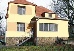 Sítko na čaj (GUZZINI), nerez, rukojeť nerez + plast v barvě modré, červené nebo žluté, cena 640 Kč, CASA BELLA