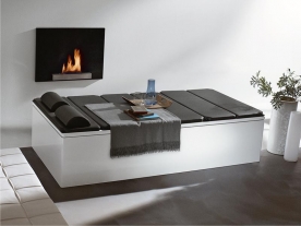 Relaxační lehátko pro vanu Conoduo (Kaldewei), rozměry 180 x 80 cm, cena 39 256 Kč, rozměry 190 x 90 cm, cena 41 216 Kč, stojan na lehátko, cena 11 564 Kč, v provedení antracitovém, béžovém, karmínově červeném a čokoládovém, BROTHER &amp; DUCK