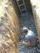 Místo nádoby na vsakování zvolila Jitka variantu pískového filtru s fólií a geotextilií