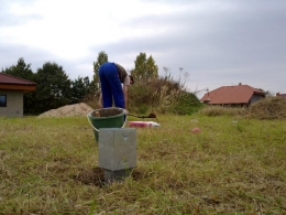 Ivča získala stavební povolení na zahradní domek a pustila se do jeho stavby