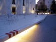  Design městských center v praxi: v italském San Candidu vizuálně spojuje klasickou zástavbu s moderně řešenou vozovkou mimoúrovňová pěší zóna 