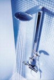  Hlavová i ruční sprcha jsou součástí elegantního sprchového panelu Smartshower (Hansa) s termostatickou baterií, cena 30 176 Kč (bez DPH), JANOUŠEK 