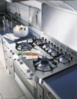 Model XP 90 G (90 x 65 cm, Ariston), Profesional Inox, bezpečnostní zařízení proti úniku plynu, deska z nerezové oceli, ovládání mechanické, cena  24 990 Kč
