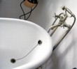  Vanu stylově doplňuje podlahová baterie, CERAMICA PRAGA 