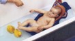  Vanička Laguna (OK Baby) pro nejmenší děti. Dovnitř se vkládá protiskluzová podložka ve tvaru medvídka, cena vaničky je 695 Kč, lehátka 619 Kč, AGS SPORT 