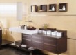  Dallas je koupelnový nábytek (PORCELANOSA) z tmavého dřeva, cena kompletu vč. umyvadla 75 513 Kč, IL BAGNO 