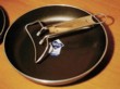 Pánev o průměru 28 cm, cena pánve s držadlem 690 Kč, Mechanika Praha