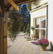  Dveře obývacího pokoje jsou spojnicí mezi exteriérem a interiérem 